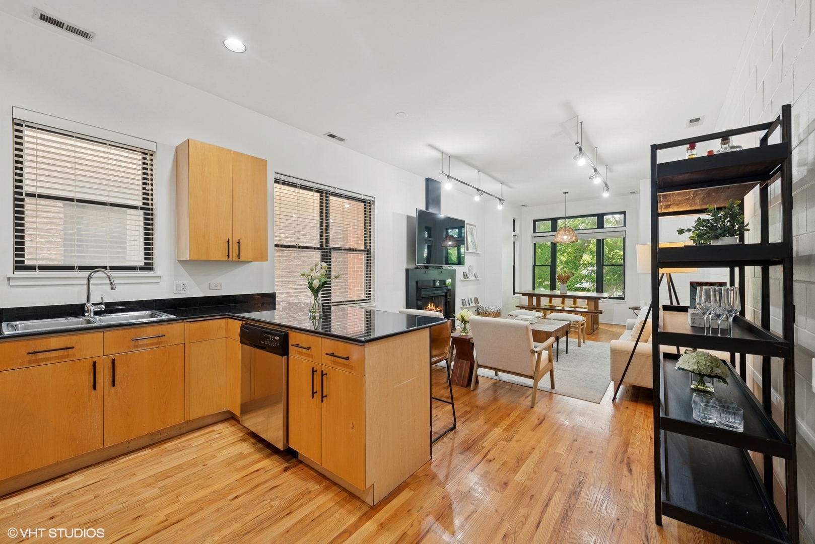 2031 W EVERGREEN Avenue 2W