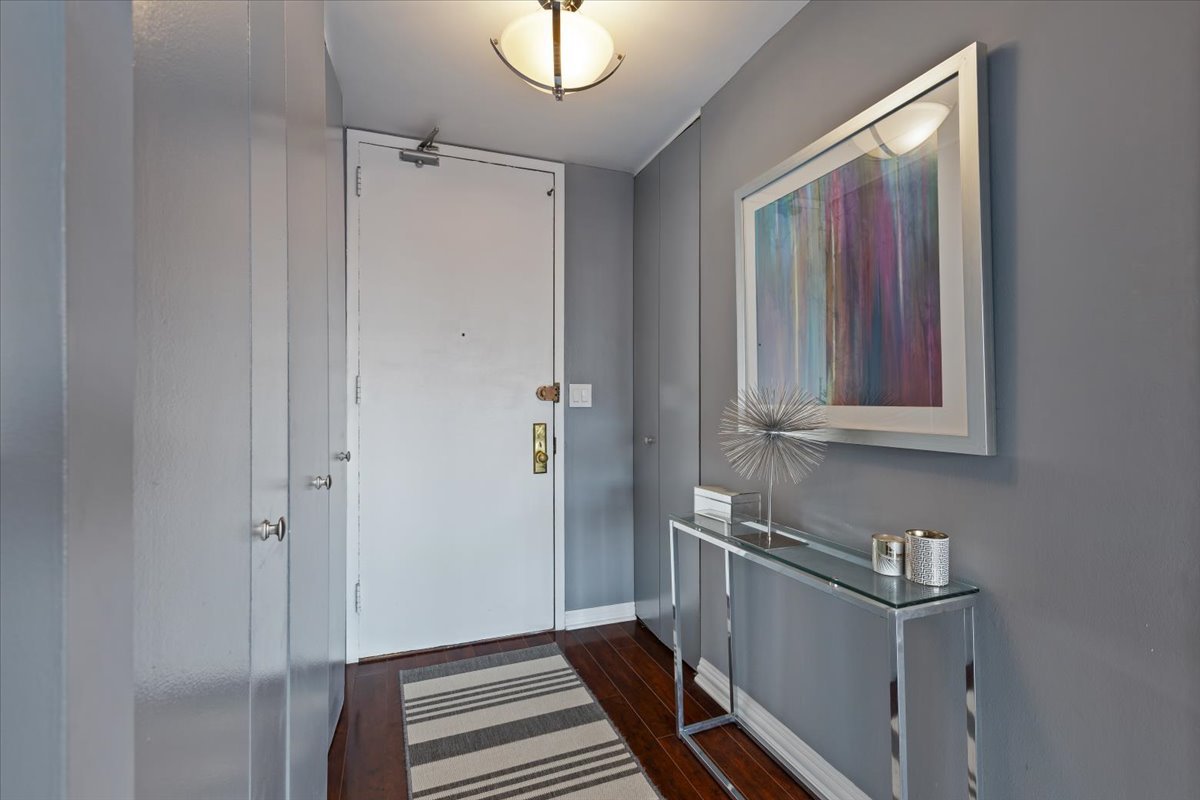 655 W IRVING PARK Road 1004