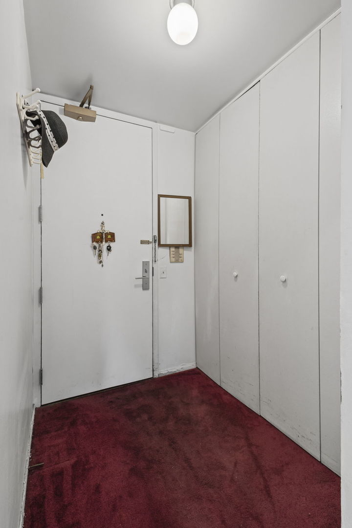 4343 N Clarendon Avenue 1715