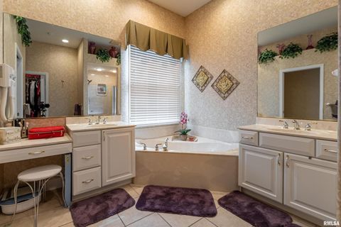 Tiny photo for 1410 Bradford Lane, Carbondale, IL 62901 (MLS # EB459431)