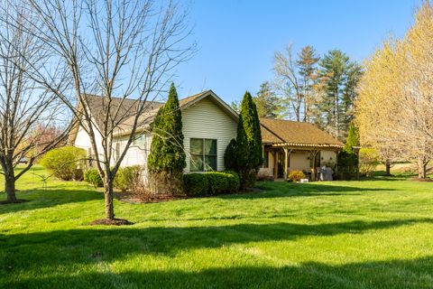 Tiny photo for 1410 Bradford Lane, Carbondale, IL 62901 (MLS # EB459431)
