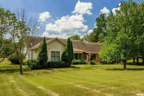 Tiny photo for 1410 Bradford Lane, Carbondale, IL 62901 (MLS # EB459431)