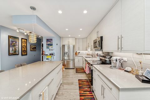 Tiny photo for 1717 W Crystal Lane #701, Mount Prospect, IL 60056 (MLS # 12494221)