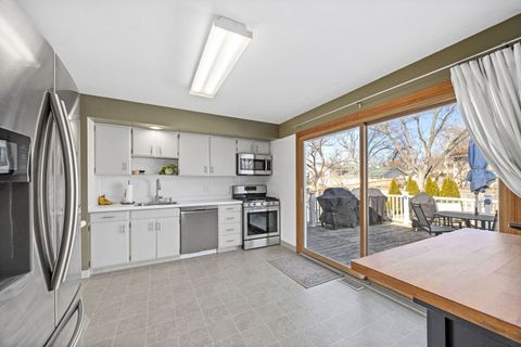 Tiny photo for 2422 Stonewall Avenue, Woodridge, IL 60517 (MLS # 12564782)