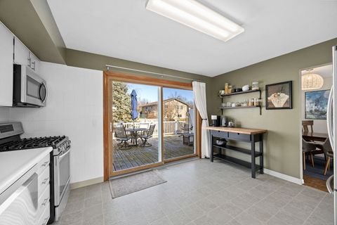 Tiny photo for 2422 Stonewall Avenue, Woodridge, IL 60517 (MLS # 12564782)