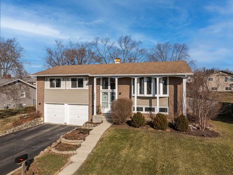 Tiny photo for 2422 Stonewall Avenue, Woodridge, IL 60517 (MLS # 12564782)