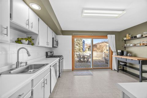 Tiny photo for 2422 Stonewall Avenue, Woodridge, IL 60517 (MLS # 12564782)