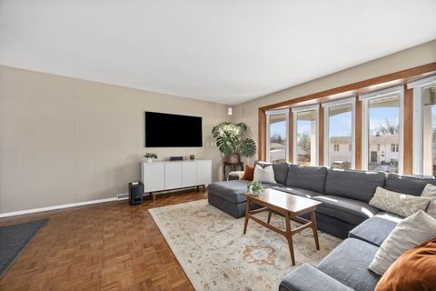 Tiny photo for 2422 Stonewall Avenue, Woodridge, IL 60517 (MLS # 12564782)