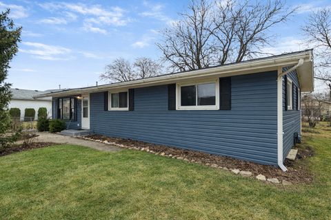 Photo of 1928 Sheila Street, Woodstock, IL 60098 (MLS # 12591370)