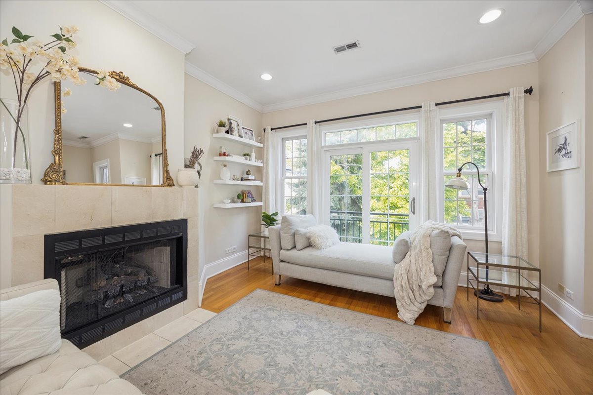 1951 W Melrose Street 2
