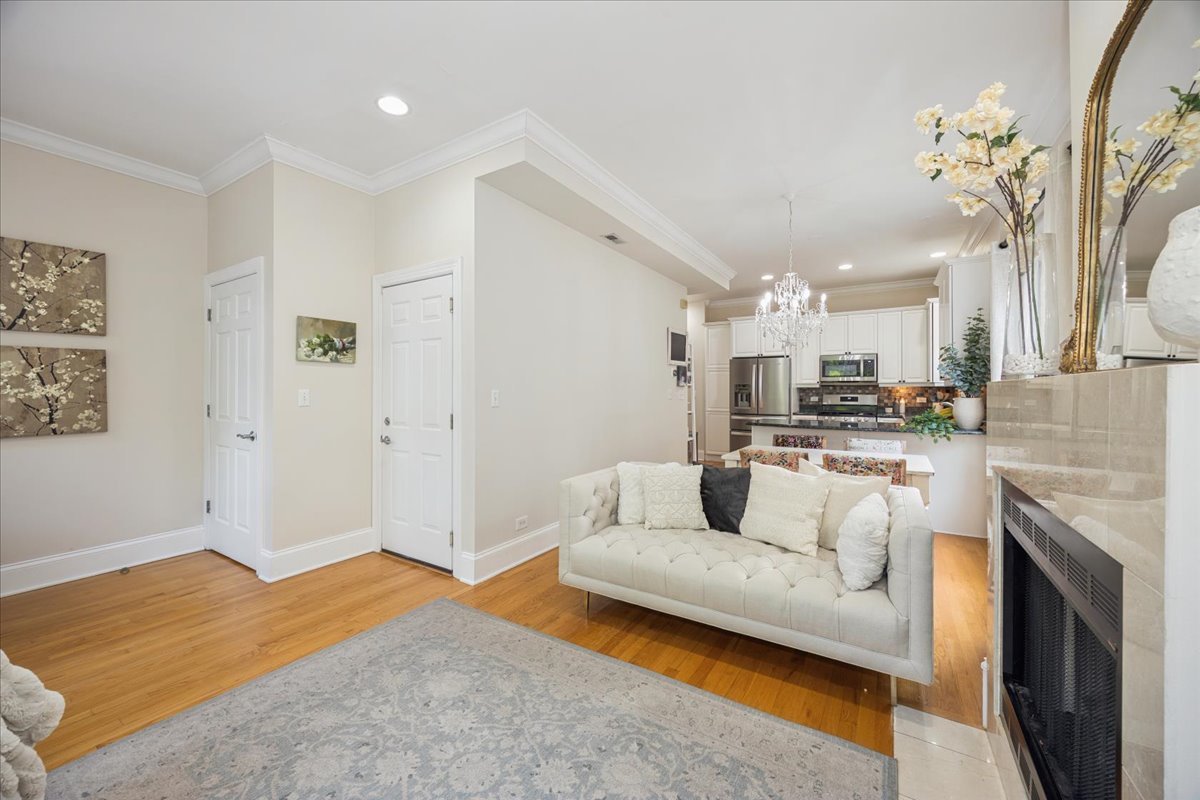 1951 W Melrose Street 2