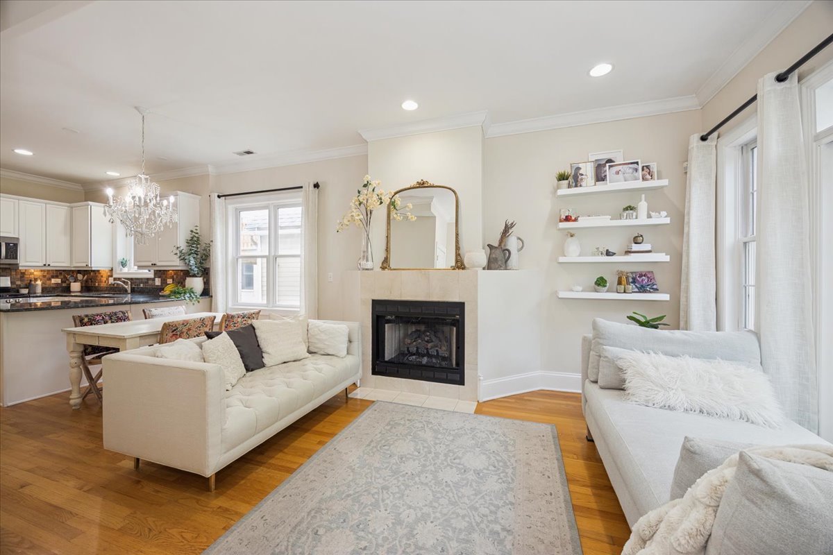 1951 W Melrose Street 2