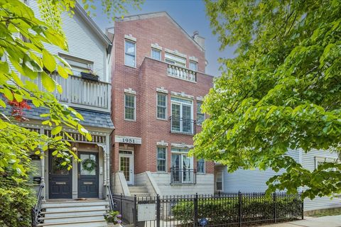 Photo of 1951 W Melrose Street #2, Chicago, IL 60657 (MLS # 12643793)