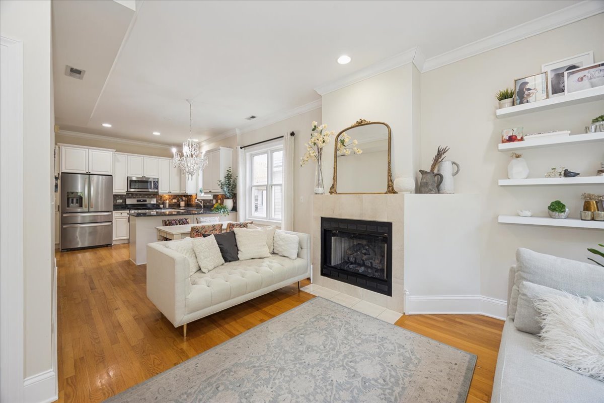 1951 W Melrose Street 2
