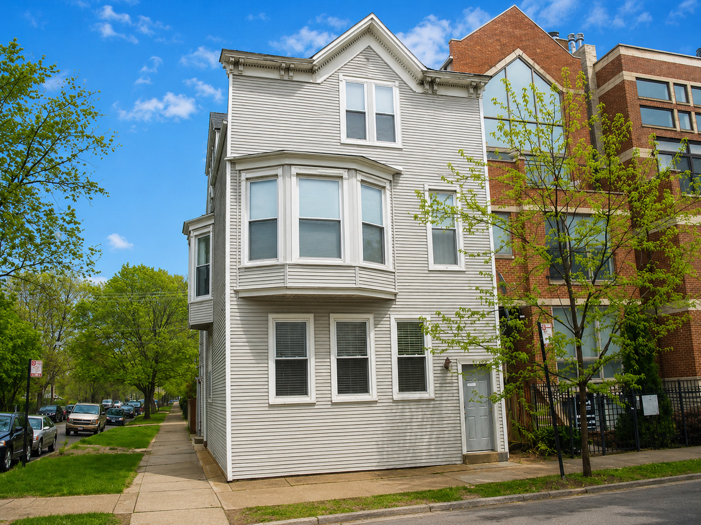 2925 N Damen Avenue