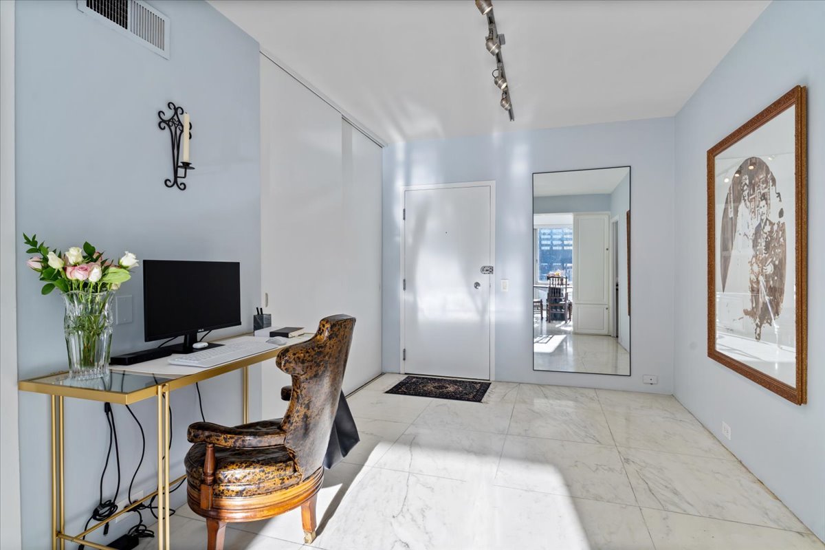 880 N Lake Shore Drive 16G