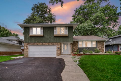 Photo of 17742 Larkspur Lane, Homewood, IL 60430 (MLS # 12715954)
