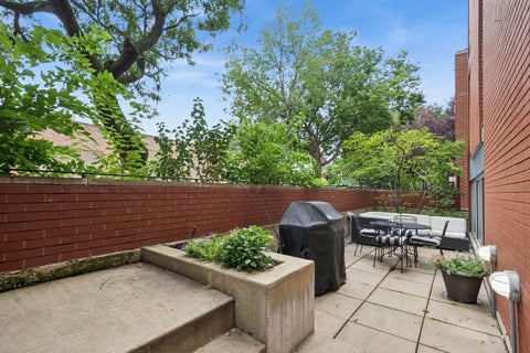 Tiny photo for 1721 N Sheffield Avenue #101, Chicago, IL 60614 (MLS # 12712490)