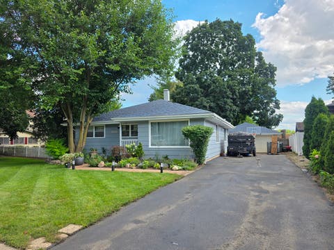 Photo of 605 E Maple Avenue, Mundelein, IL 60060 (MLS # 12735196)