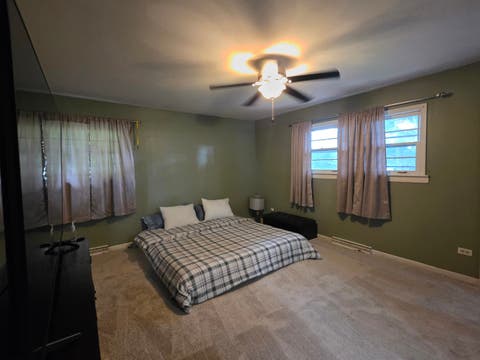 Tiny photo for 605 E Maple Avenue, Mundelein, IL 60060 (MLS # 12735196)