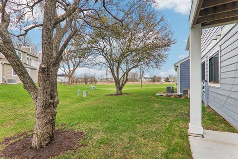 Tiny photo for 974 Westchester Circle, Schaumburg, IL 60193 (MLS # 12608179)