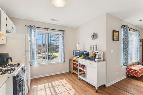 Tiny photo for 974 Westchester Circle, Schaumburg, IL 60193 (MLS # 12608179)