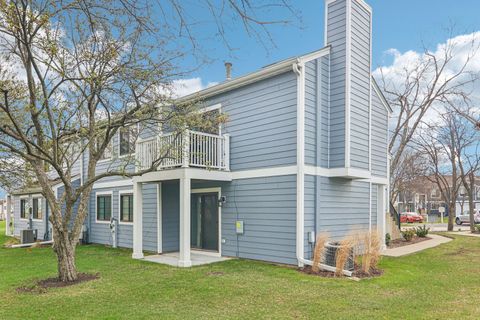 Tiny photo for 974 Westchester Circle, Schaumburg, IL 60193 (MLS # 12608179)