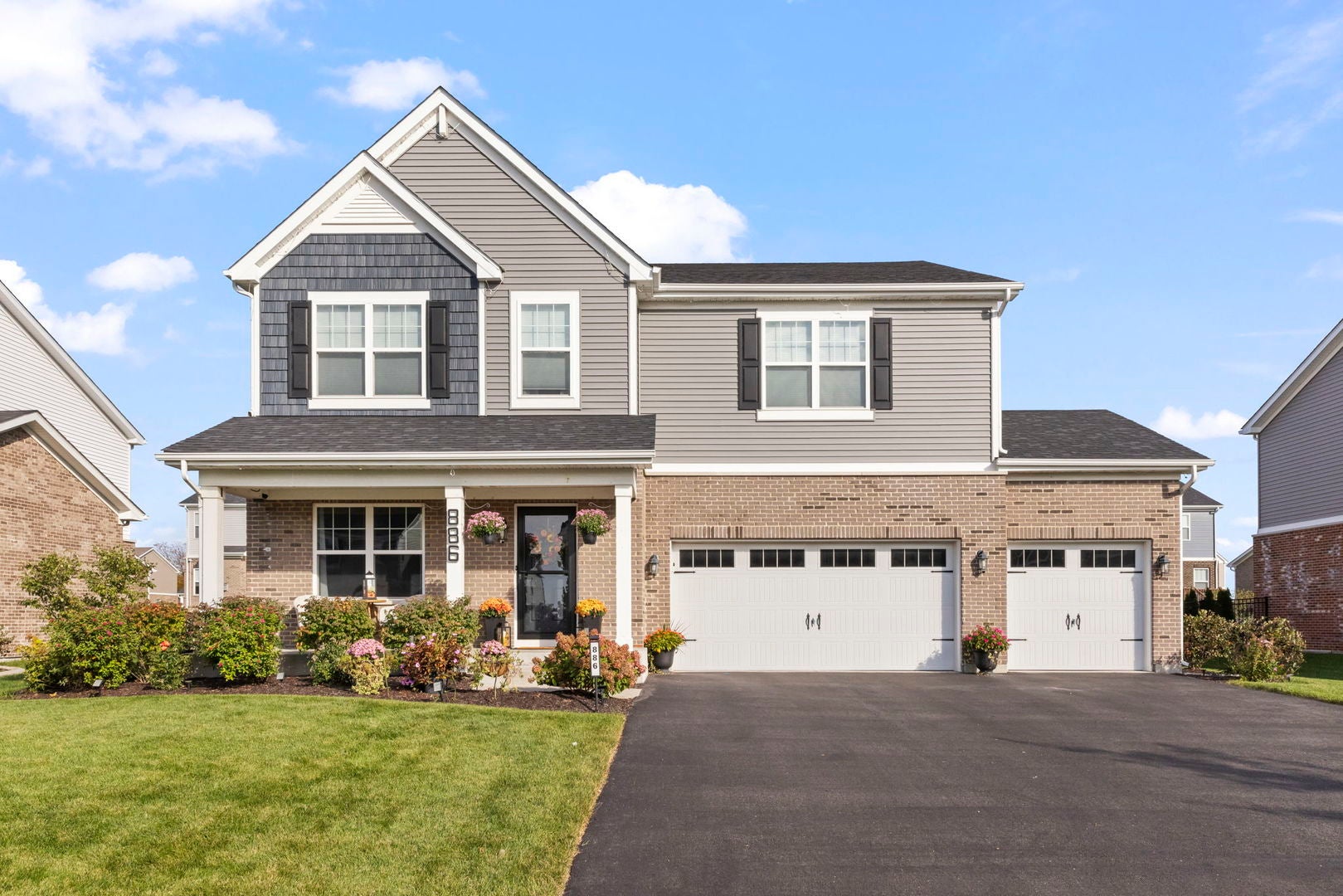 886 Canongate Lane