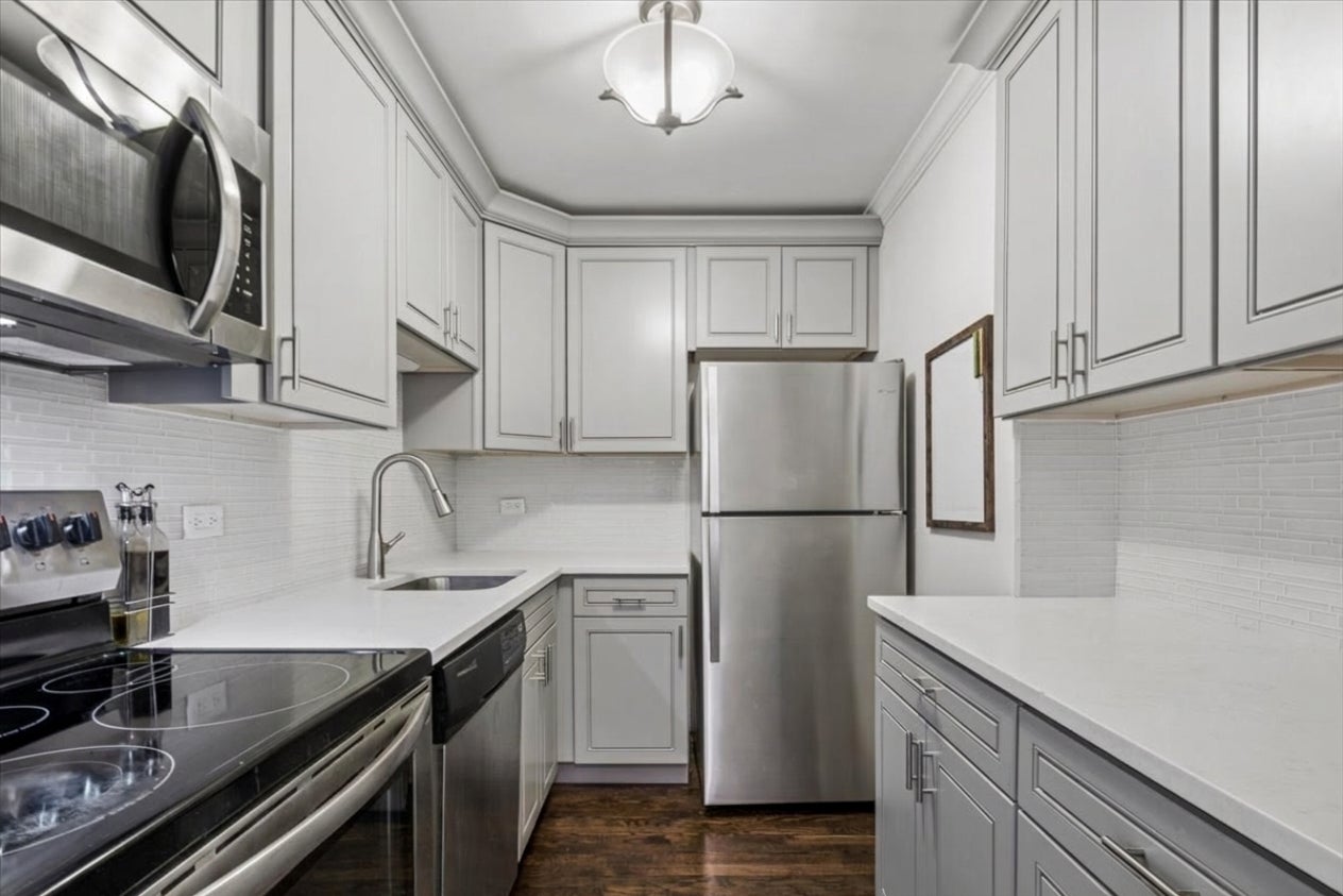 607 W Wrightwood Avenue 809