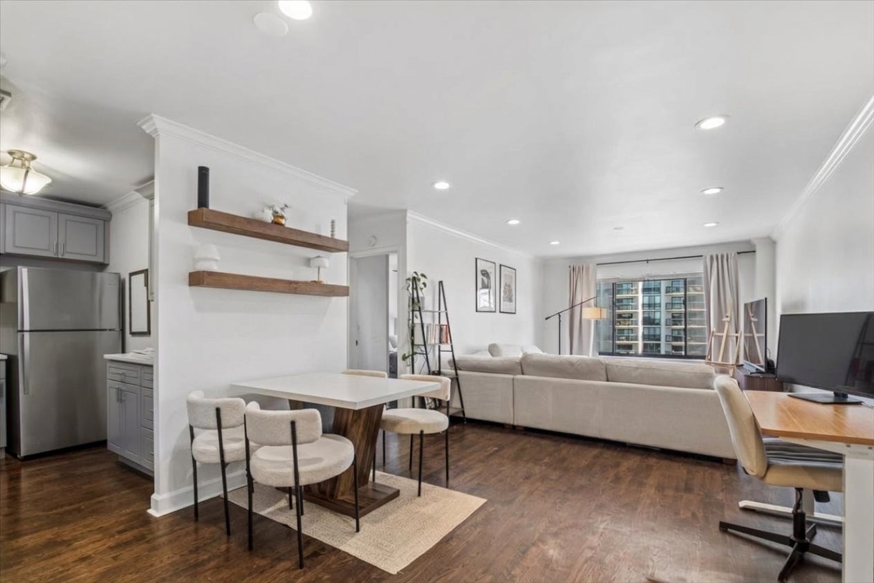 607 W Wrightwood Avenue 809