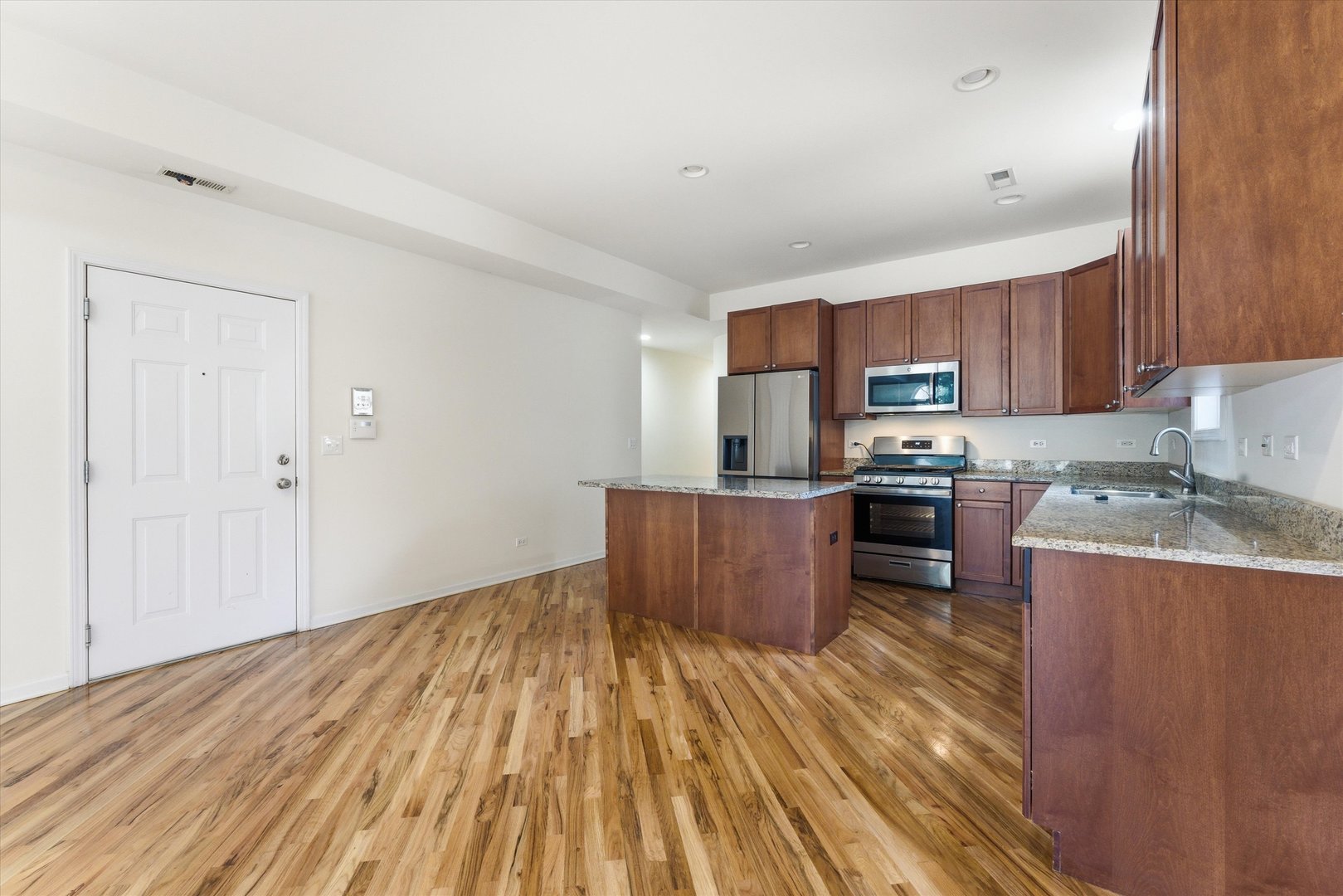 7018 N Ashland Boulevard 1N