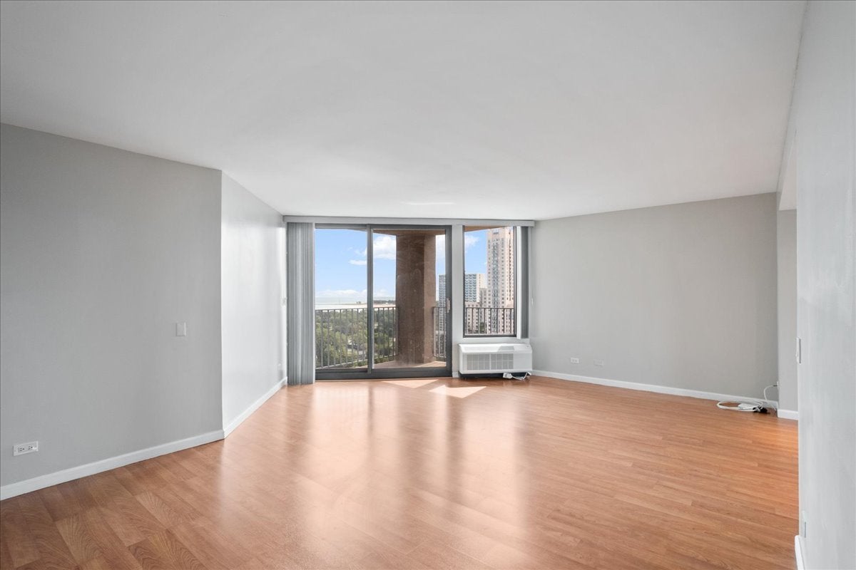 5320 N SHERIDAN Road 1902