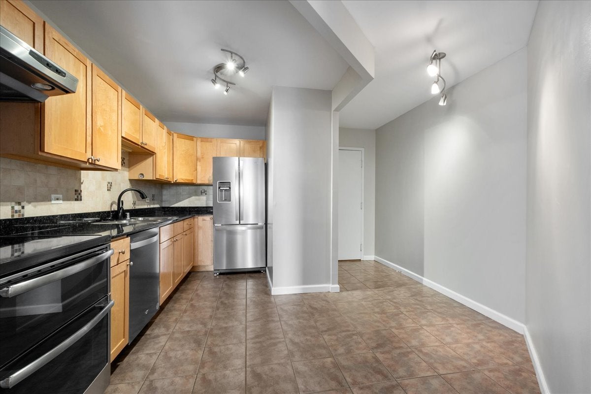 5320 N SHERIDAN Road 1902