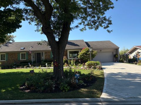 Tiny photo for 2830 S Briarwood Drive, Arlington Heights, IL 60005 (MLS # 12524098)