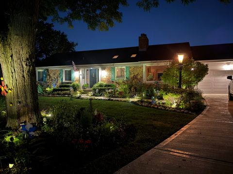 2830 S Briarwood Drive Arlington Heights IL 60005