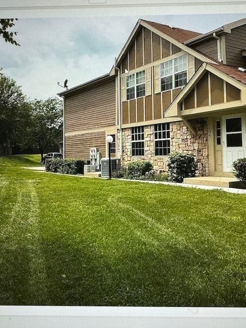 105 Maplewood Drive 85B Vernon Hills IL 60061