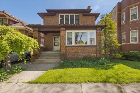 Photo of 6515 N MAPLEWOOD Avenue, Chicago, IL 60645 (MLS # 12735413)