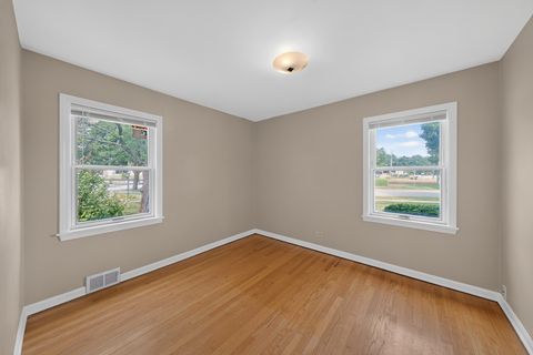 Tiny photo for 40 S Lombard Avenue, Lombard, IL 60148 (MLS # 12709659)