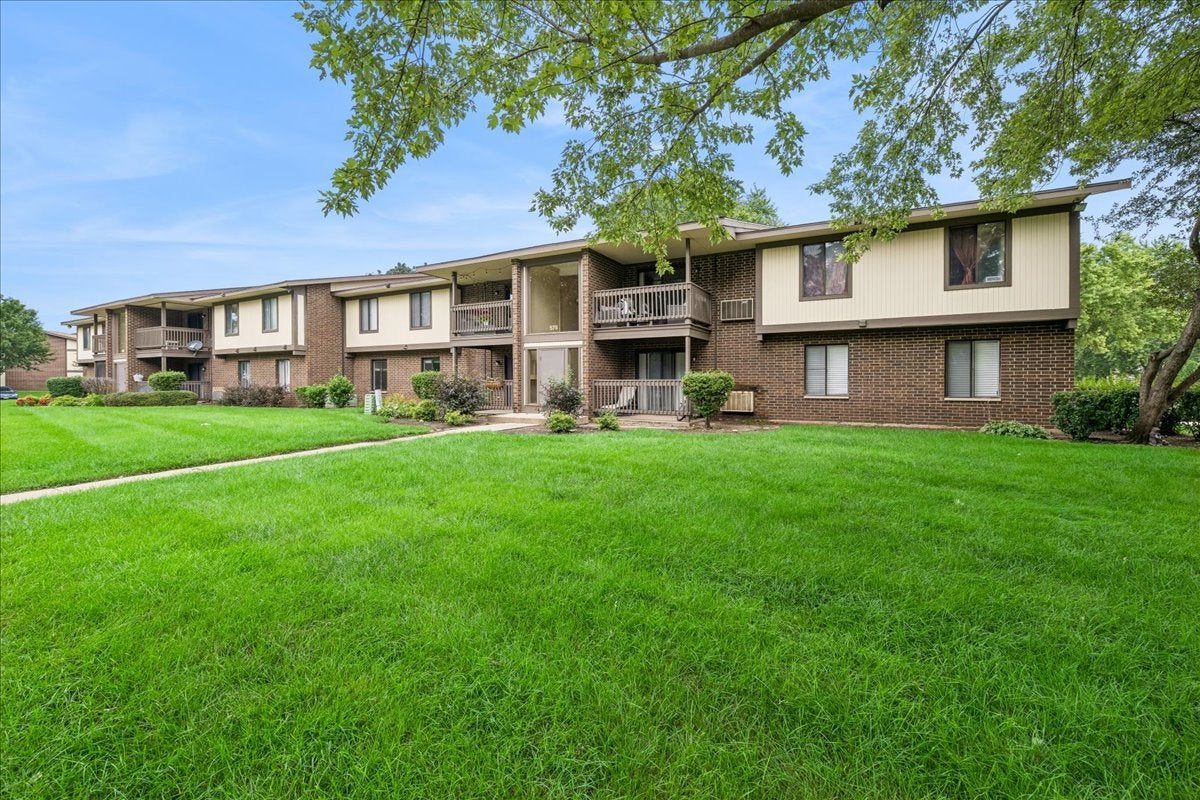 578 Somerset Lane 1