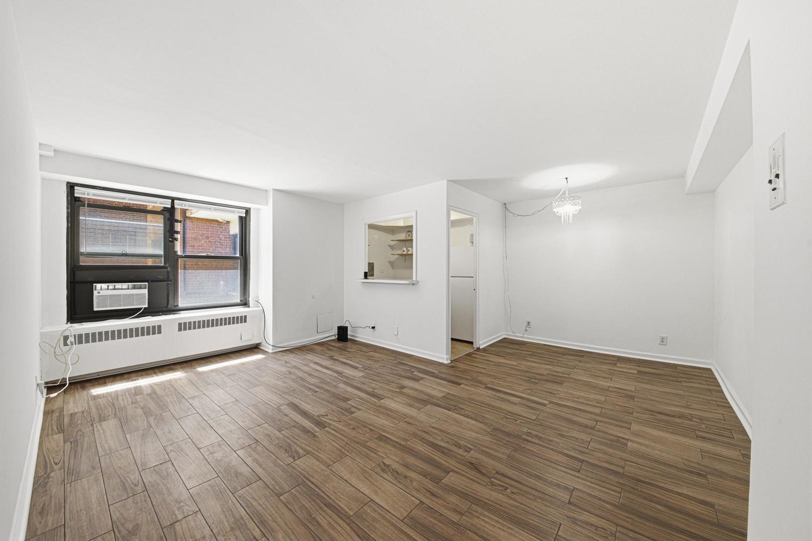 6118 N Sheridan Road 106