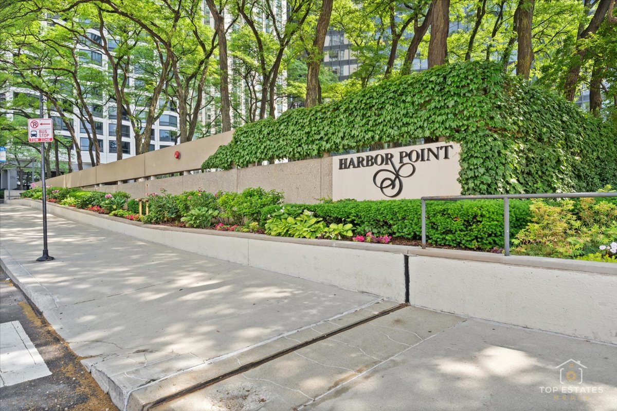 155 N Harbor Drive 4211