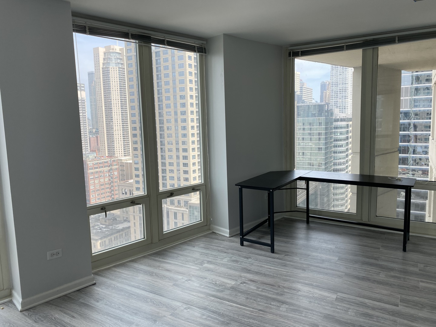 345 N La Salle Drive 2702
