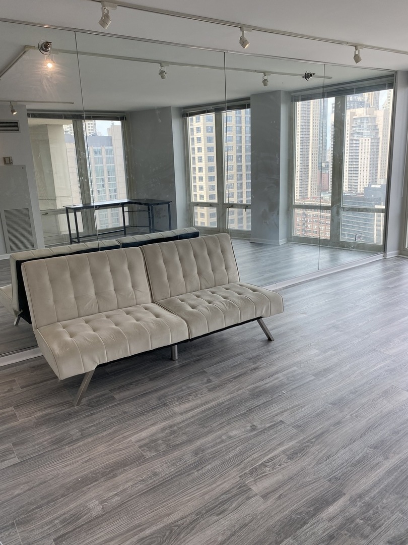 345 N La Salle Drive 2702
