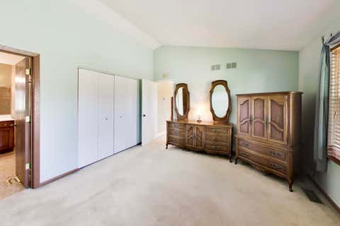 Tiny photo for 946 W Clearwater Street, Roselle, IL 60172 (MLS # 12706106)
