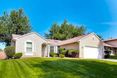Tiny photo for 946 W Clearwater Street, Roselle, IL 60172 (MLS # 12706106)