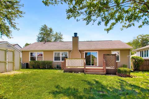 Tiny photo for 946 W Clearwater Street, Roselle, IL 60172 (MLS # 12706106)