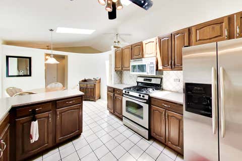 Tiny photo for 946 W Clearwater Street, Roselle, IL 60172 (MLS # 12706106)