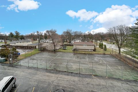 Tiny photo for 1133 S Finley Road #310, Lombard, IL 60148 (MLS # 12622971)