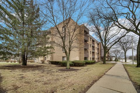 Tiny photo for 1133 S Finley Road #310, Lombard, IL 60148 (MLS # 12622971)