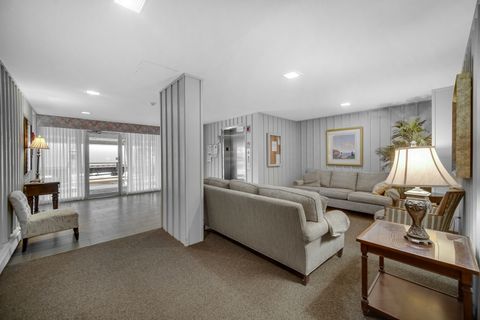 Tiny photo for 1133 S Finley Road #310, Lombard, IL 60148 (MLS # 12622971)